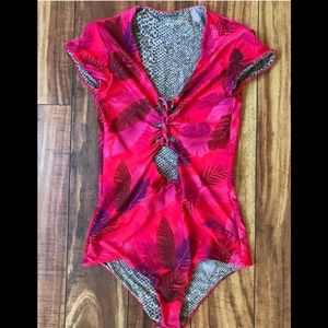 Acacia Veracruz small suite in psychedelic leaf